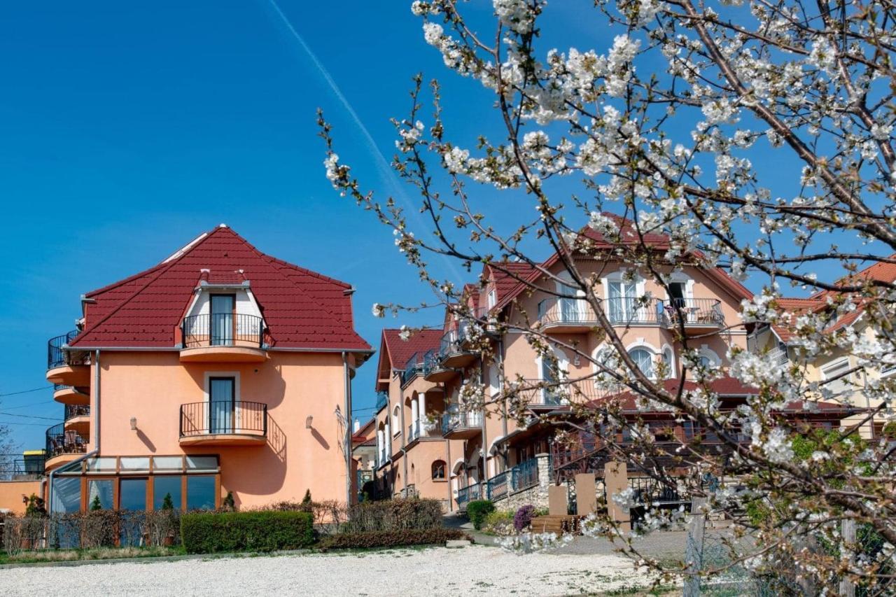Bed and Breakfast Fonix Wellness *** 1 A Epulet Hévíz Exteriér fotografie